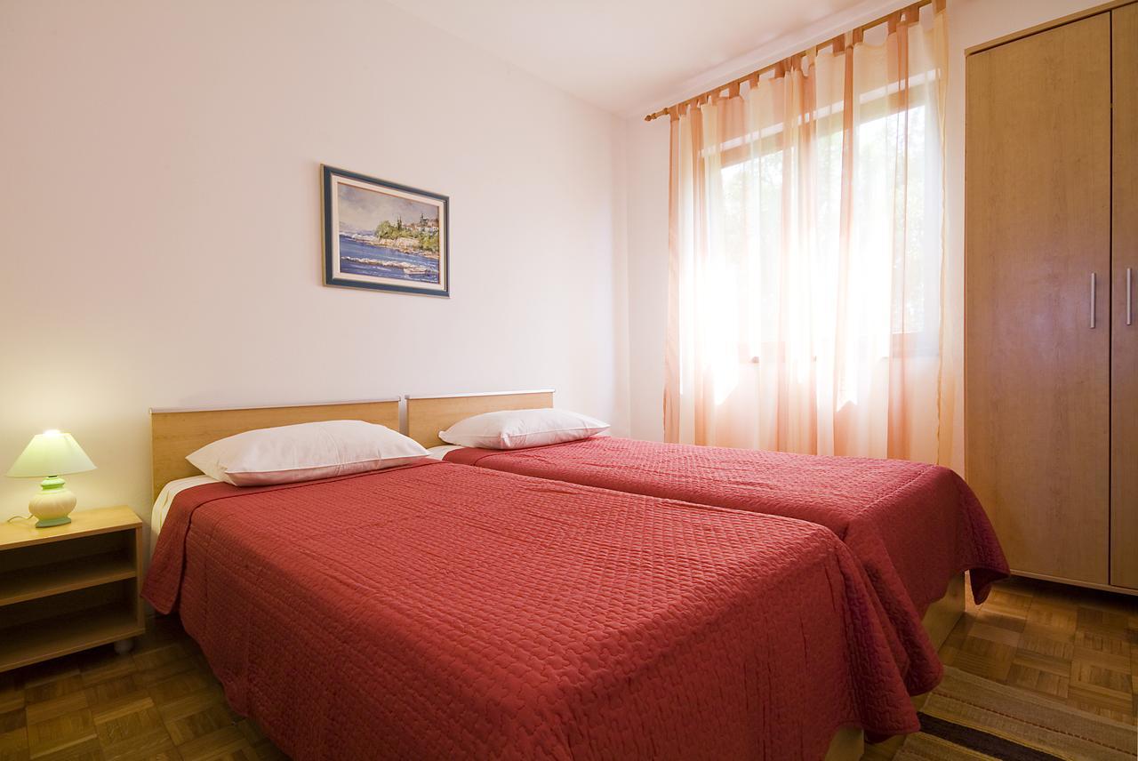Apartments Valentina-B Нин Екстериор снимка